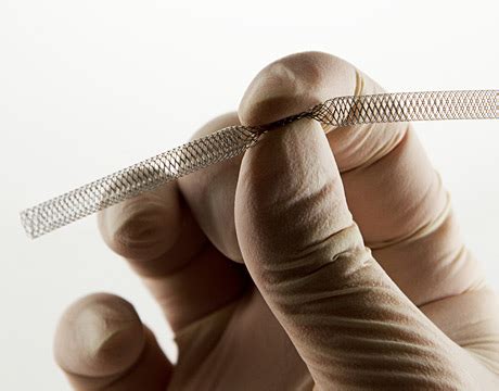 Nitinol: Een Metaal Dat Zich Herinnert en Vormen Vast Houdt in Medische Apparaten!